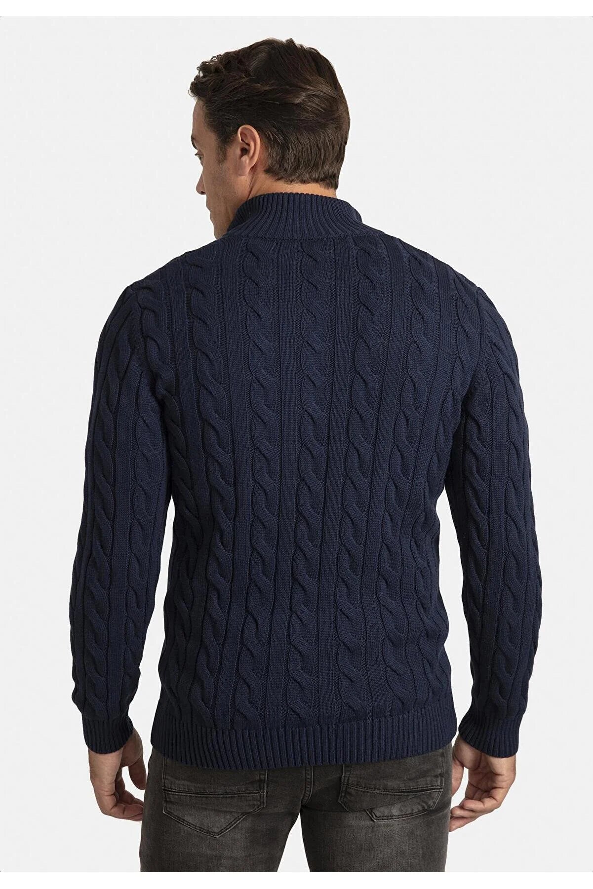 Detailed Men's Half Zipper Sweater