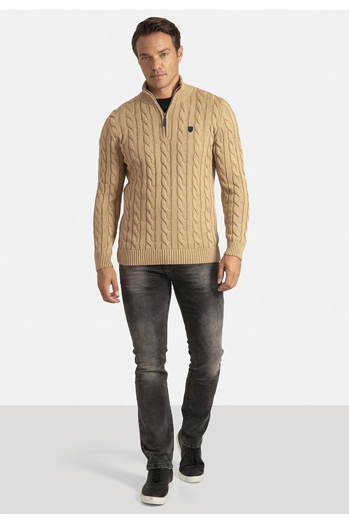 Detailed Men's Half Zipper Sweater